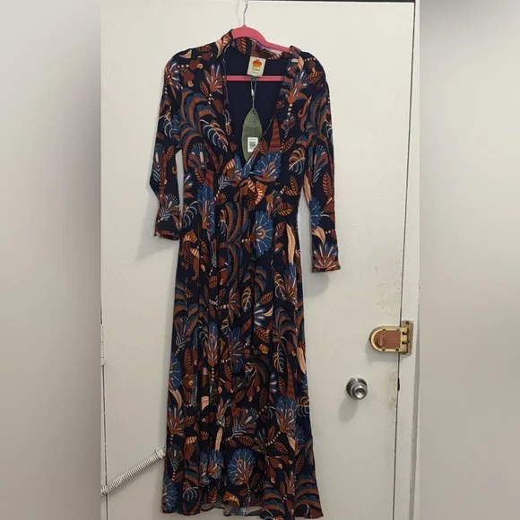 NWT FARM RIO Nature Beauty Long Sleeve V-neck Maxi Dress Nature Beauty Blue NWT FARM RIO Nature Beauty Long Sleeve V-neck Maxi Dress Nature Beauty Blue